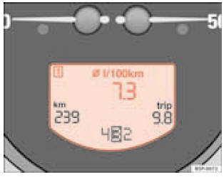 Afficheur numérique du combiné d'instruments : indicateur consommation moyen de carburant