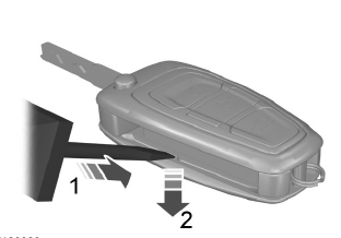 Télécommande avec lame de clé escamotable