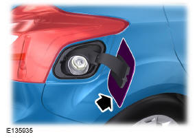 Note : Sur les véhicules à 5 portes, appuyez