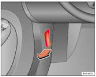 Détail du plancher côté conducteur : levier de déverrouillage du capot-moteur.
