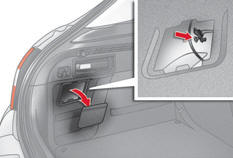 - écartez les quatre languettes et retirez le porte-lampes,